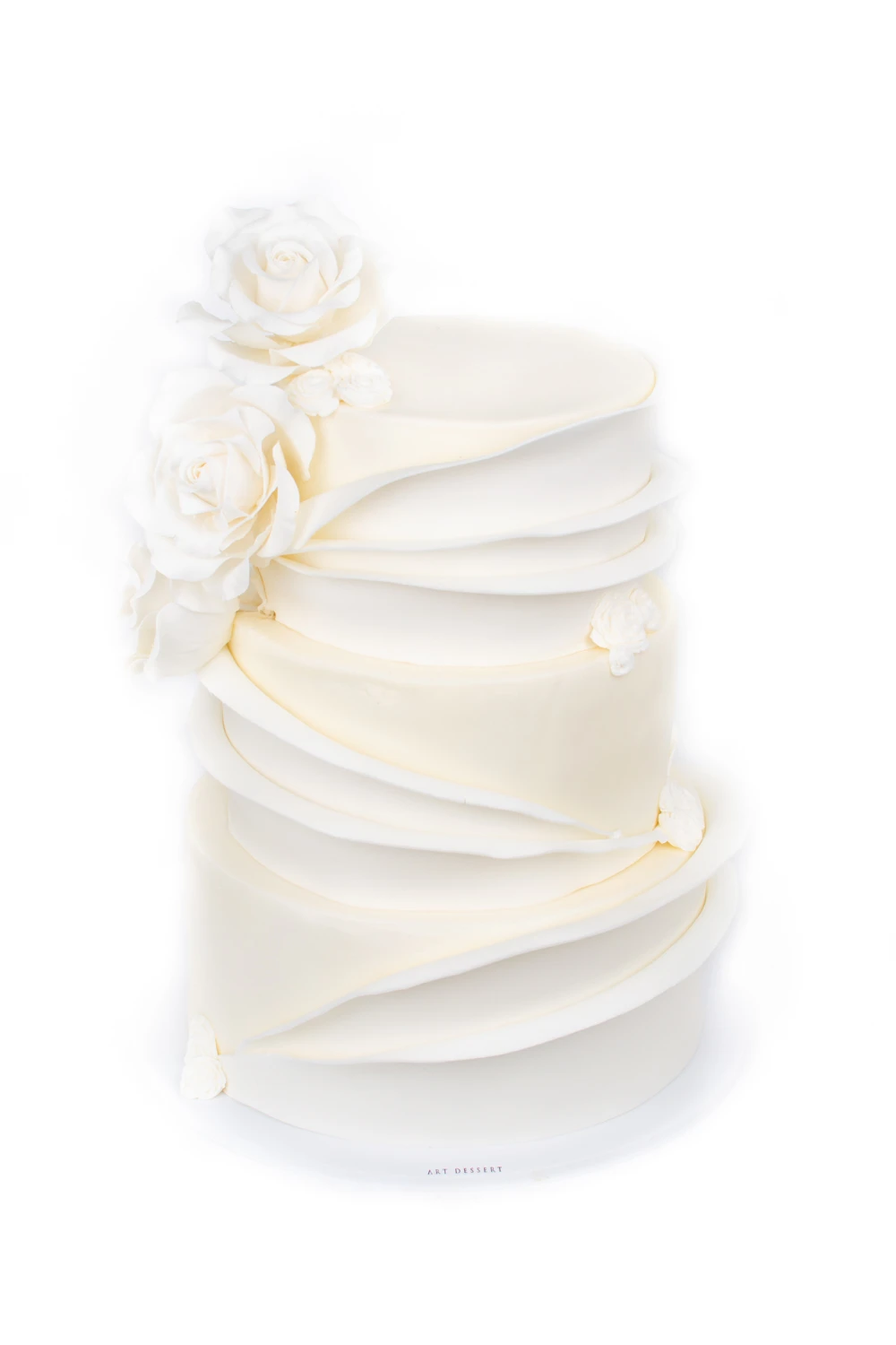 Tort aniversar cu flori albe